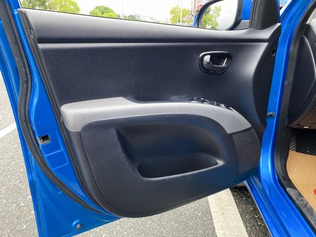 優質代步小車 ! 車況佳 ! 省油省稅金好養 ! 可認證 ! 可全額貸款 !  第9張相片