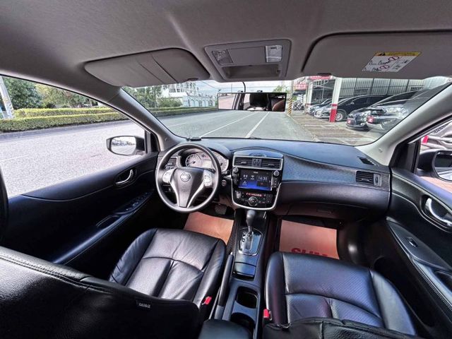 旗艦版 ! 內外漂亮有水準 ! 大空間小車 ! 認證車 ! 全額貸款 !  第8張相片