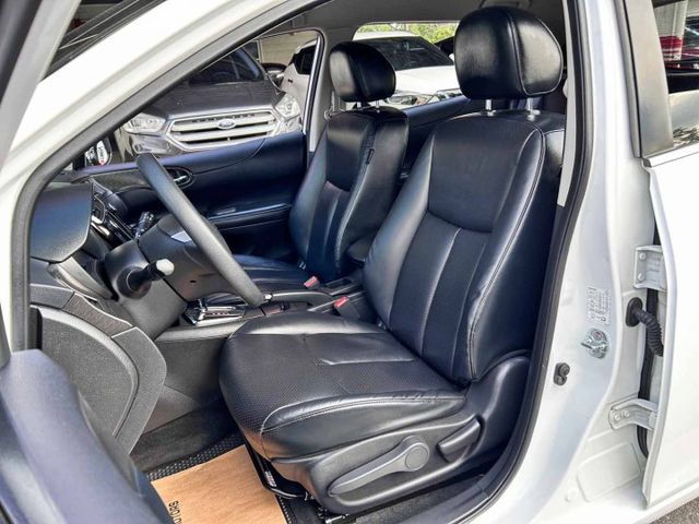 旗艦版 ! 內外漂亮有水準 ! 大空間小車 ! 認證車 ! 全額貸款 !  第14張相片