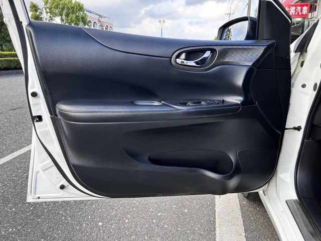 旗艦版 ! 內外漂亮有水準 ! 大空間小車 ! 認證車 ! 全額貸款 !  第15張相片