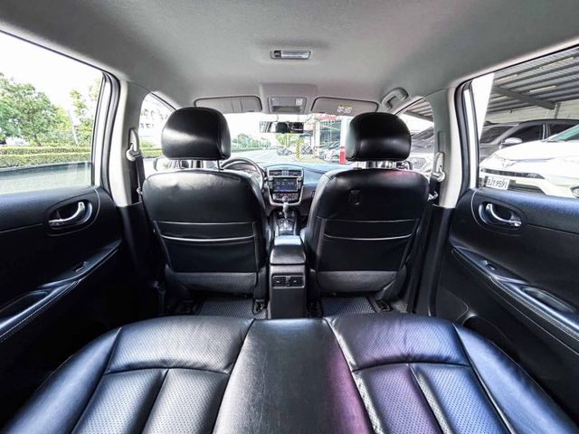 旗艦版 ! 內外漂亮有水準 ! 大空間小車 ! 認證車 ! 全額貸款 !  第16張相片