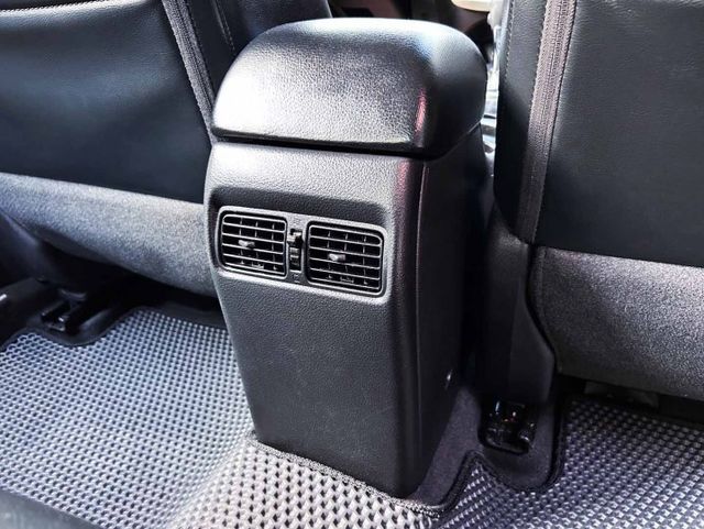 旗艦版 ! 內外漂亮有水準 ! 大空間小車 ! 認證車 ! 全額貸款 !  第17張相片