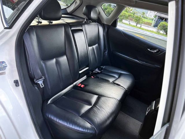 旗艦版 ! 內外漂亮有水準 ! 大空間小車 ! 認證車 ! 全額貸款 !  第18張相片