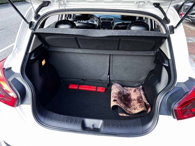 旗艦版 ! 內外漂亮有水準 ! 大空間小車 ! 認證車 ! 全額貸款 !  第19張相片