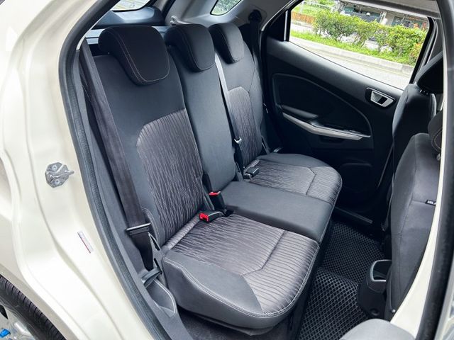 一手美車 ! 小型休旅車 ! 定速 ! 恆溫 ! 6安 ! 認證車 ! 全額貸款 !  第16張相片