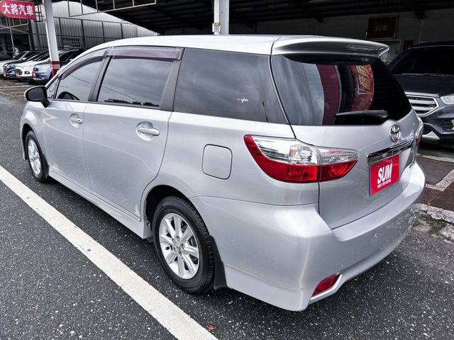 12年領牌 ! 一手美車 ! 7人座首選車 ! 內裝皮椅漂亮 ! 定速/恆溫/後出風口 ! 認證車 ! 全額貸款 !  第7張相片