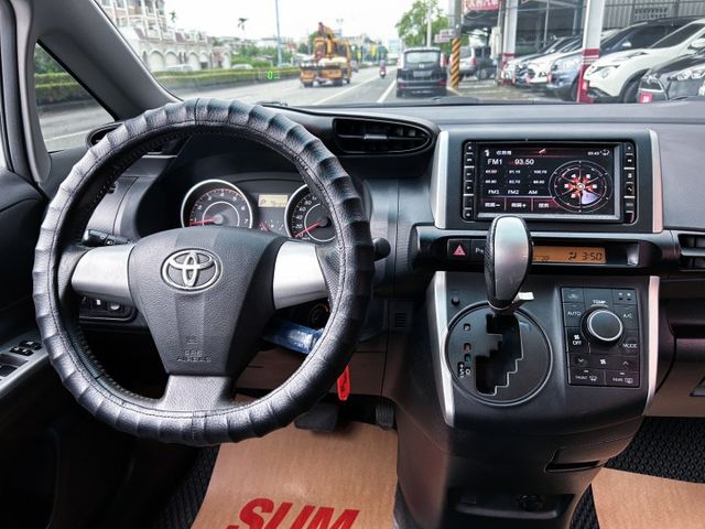 12年領牌 ! 一手美車 ! 7人座首選車 ! 內裝皮椅漂亮 ! 定速/恆溫/後出風口 ! 認證車 ! 全額貸款 !  第10張相片