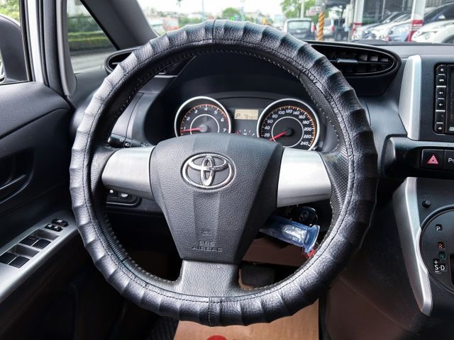 12年領牌 ! 一手美車 ! 7人座首選車 ! 內裝皮椅漂亮 ! 定速/恆溫/後出風口 ! 認證車 ! 全額貸款 !  第11張相片