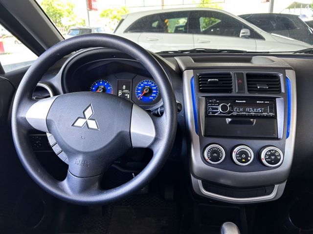 一手美車 ! 超低里程僅跑2萬 ! 第三方認證車 ! 全額貸款 !  第4張相片