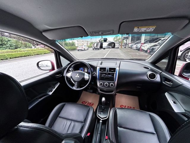 一手美車 ! 超低里程僅跑2萬 ! 車況如新車 ! 第三方認證車 ! 全額貸款 !  第9張相片