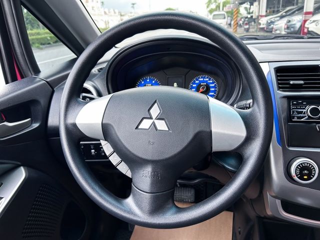 一手美車 ! 超低里程僅跑2萬 ! 車況如新車 ! 第三方認證車 ! 全額貸款 !  第10張相片