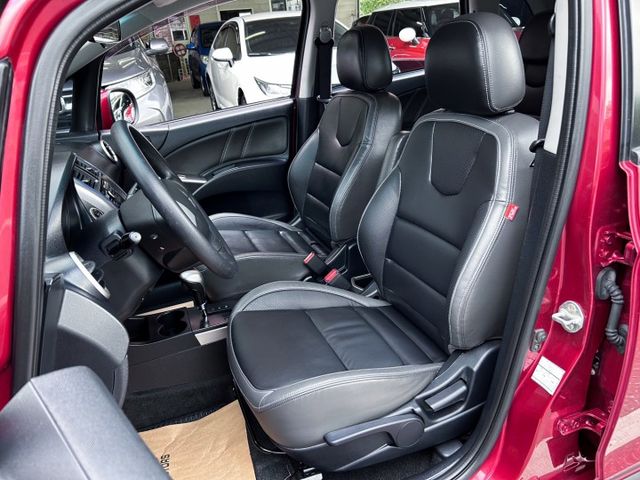 一手美車 ! 超低里程僅跑2萬 ! 車況如新車 ! 第三方認證車 ! 全額貸款 !  第14張相片