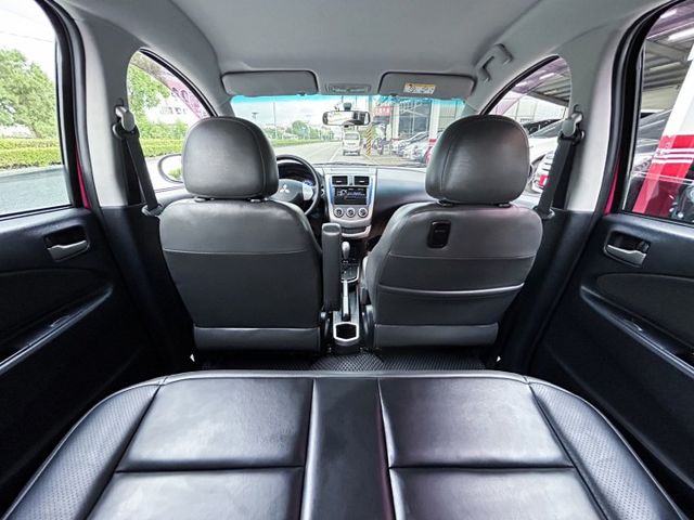 一手美車 ! 超低里程僅跑2萬 ! 車況如新車 ! 第三方認證車 ! 全額貸款 !  第17張相片