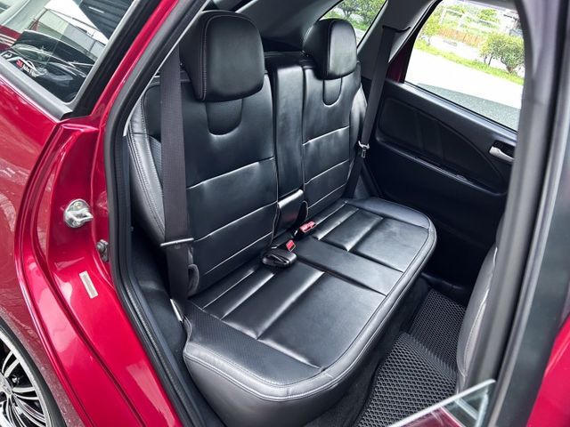 一手美車 ! 超低里程僅跑2萬 ! 車況如新車 ! 第三方認證車 ! 全額貸款 !  第19張相片