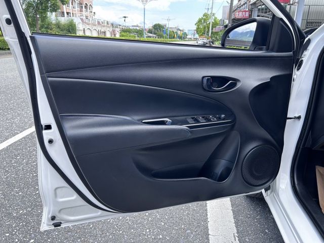 一手美車 ! 熱門暢銷車款 ! 第三方認證車 ! 全額貸款 !  第14張相片