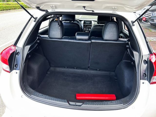 一手美車 ! 熱門暢銷車款 ! 第三方認證車 ! 全額貸款 !  第18張相片