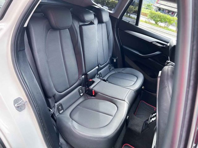 極佳車況 ! 內裝超漂亮 ! 認證車 ! 全額貸款 !  第18張相片