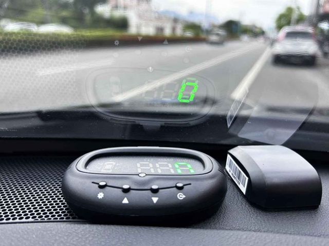 一手美車 ! 4WD旗艦版 ! 少跑里程11萬 ! 內外漂亮 ! 認證車 ! 全額貸款  第15張相片