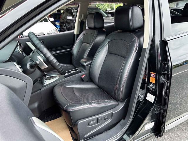 一手美車 ! 4WD旗艦版 ! 少跑里程11萬 ! 內外漂亮 ! 認證車 ! 全額貸款  第16張相片