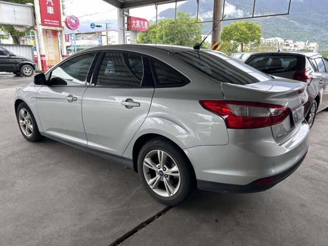 一手車 ! 超低里程跑6萬 ! 美容整備中 ! 認證車 ! 全額貸款 !  第2張相片