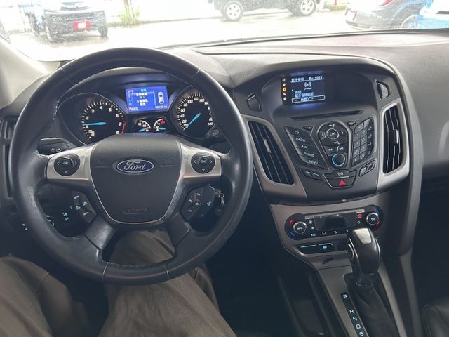 一手車 ! 超低里程跑6萬 ! 美容整備中 ! 認證車 ! 全額貸款 !  第3張相片