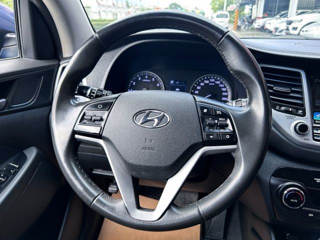 時尚1.6渦輪 ! 低里程跑8萬 ! 認證車 ! 全額貸款 !  第9張相片