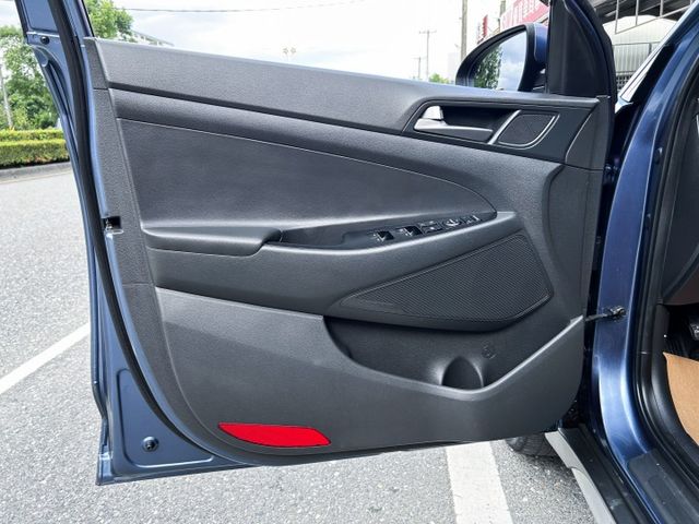 時尚1.6渦輪 ! 低里程跑8萬 ! 認證車 ! 全額貸款 !  第15張相片