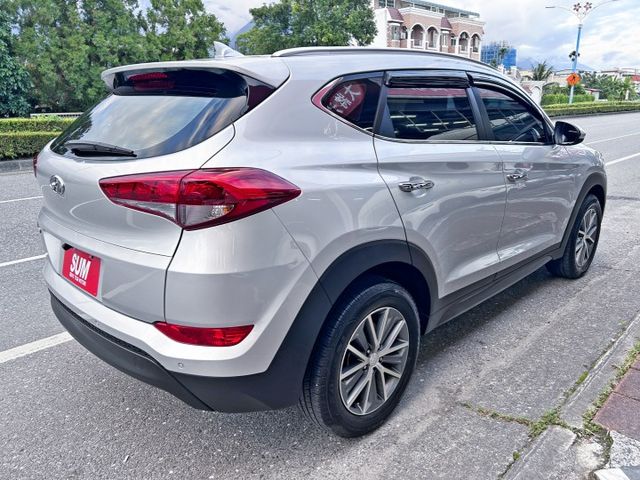 一手美車 ! 低里程跑5萬 ! 升級安卓機 ! 認證車 ! 全額貸款 !  第5張相片