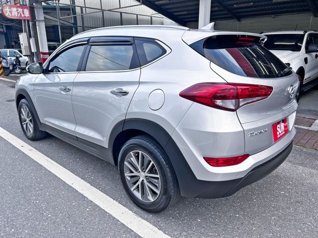 一手美車 ! 低里程跑5萬 ! 升級安卓機 ! 認證車 ! 全額貸款 !  第7張相片