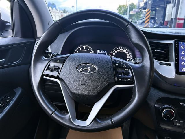 一手美車 ! 低里程跑5萬 ! 升級安卓機 ! 認證車 ! 全額貸款 !  第8張相片