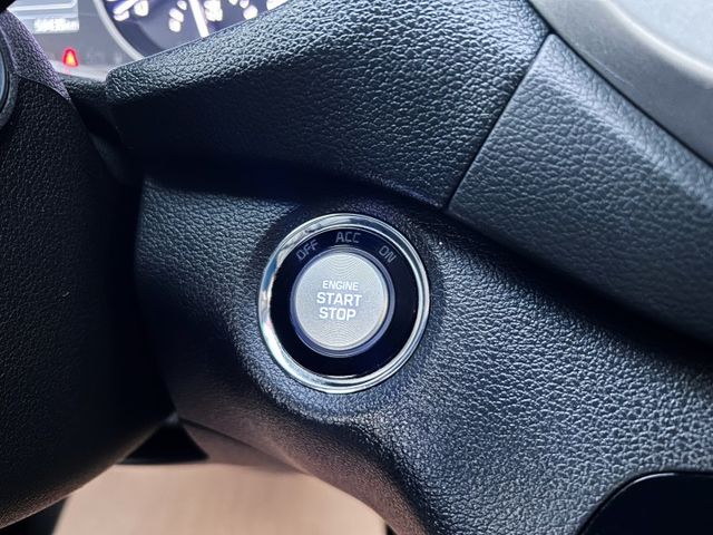 一手美車 ! 低里程跑5萬 ! 升級安卓機 ! 認證車 ! 全額貸款 !  第14張相片