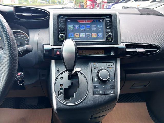 一手美車 ! 2.0E ! 有定速 ! 7人座最佳首選 ! 第三方認證車 ! 全額貸款 !  第10張相片