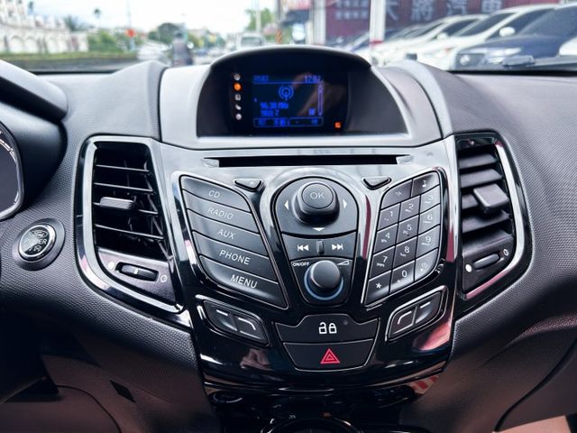 一手美車 ! 1.0渦輪小鋼炮 ! 省油好開省稅金 ! 第三方認證 ! 全額貸款 !  第10張相片