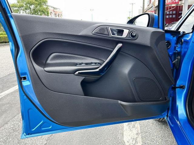 一手美車 ! 1.0渦輪小鋼炮 ! 省油好開省稅金 ! 第三方認證 ! 全額貸款 !  第16張相片