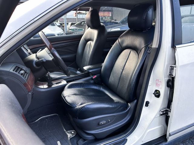 一手車 ! 2.0H頂規 ! 車況良好 ! 冷氣強 ! 便宜優質代步車 ! 可認證 ! 全額貸款 !  第4張相片