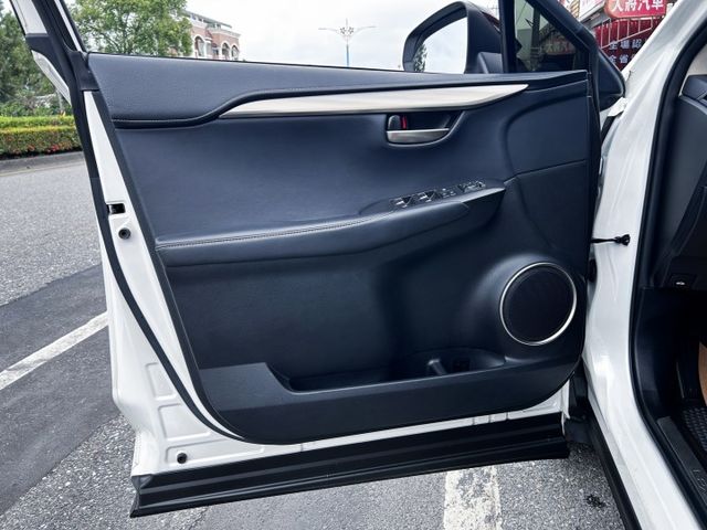 一手美車 ! 菁英版 ! 豪華休旅車 ! 認證車 ! 全額貸款 !  第15張相片
