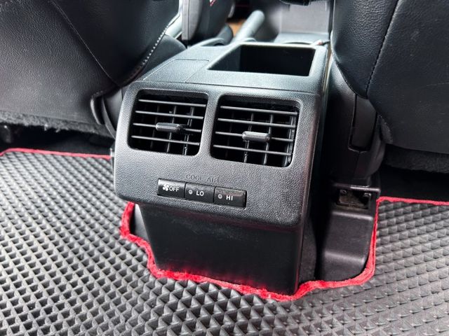 一手美車 ! 7人座 ! 超低里程僅跑7萬 ! 尊爵版 ! 認證車 ! 全額貸款 !  第14張相片