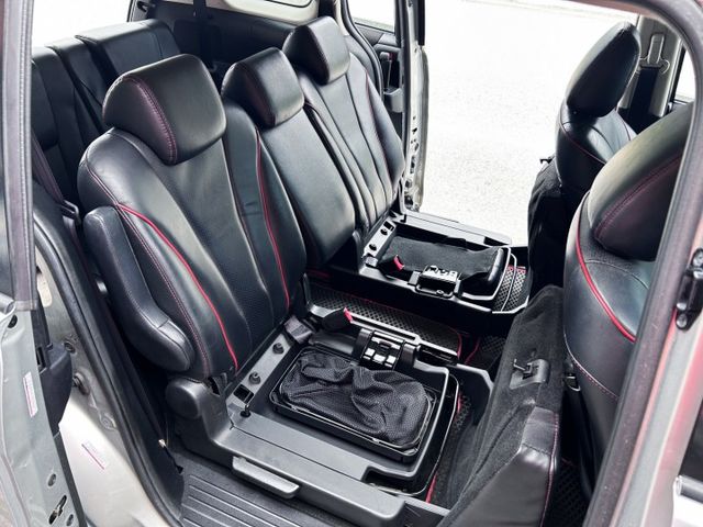 一手美車 ! 7人座 ! 超低里程僅跑7萬 ! 尊爵版 ! 認證車 ! 全額貸款 !  第15張相片