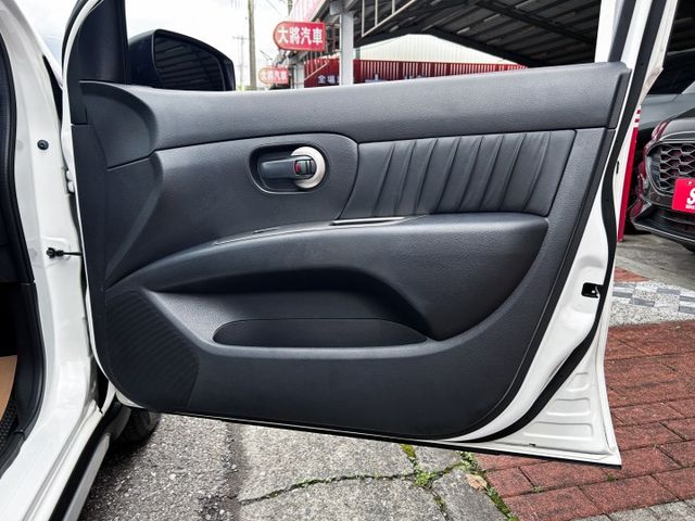 一手美車 ! 里程8萬 ! 認證車 ! 全額貸款 !  第15張相片