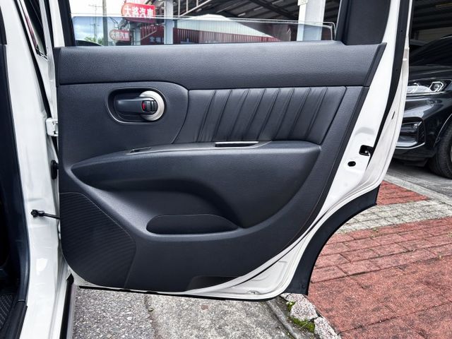 一手美車 ! 里程8萬 ! 認證車 ! 全額貸款 !  第17張相片