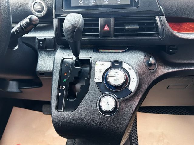 一手美車 ! 1.8豪華五人座 ! 超大空間 ! 認證車 ! 全額貸款 !  第13張相片