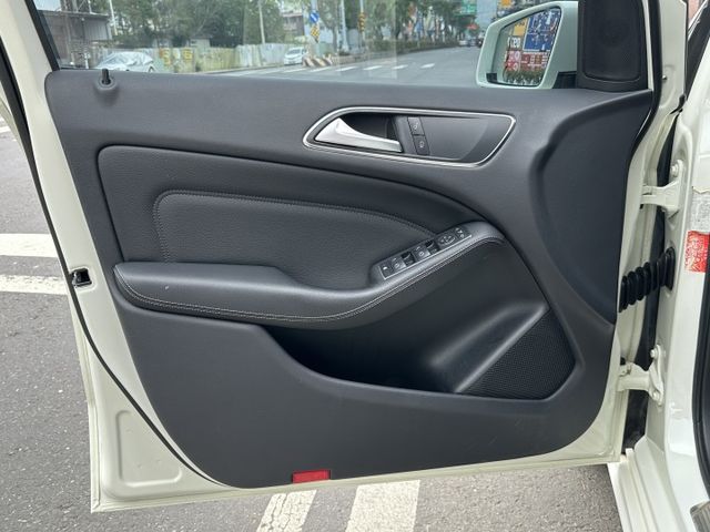 漂亮車/渦輪增壓/定速/換檔撥片/藍芽/音響快控/倒車顯影  第10張相片