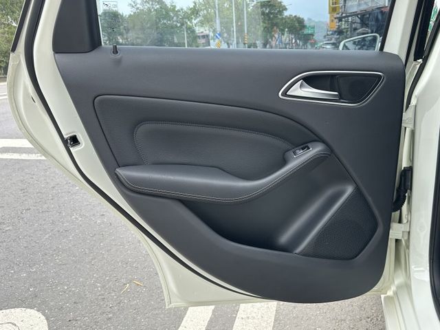 漂亮車/渦輪增壓/定速/換檔撥片/藍芽/音響快控/倒車顯影  第11張相片