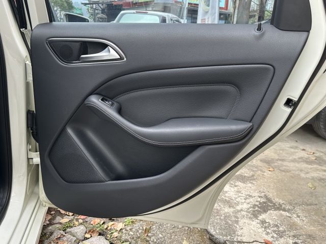 漂亮車/渦輪增壓/定速/換檔撥片/藍芽/音響快控/倒車顯影  第13張相片
