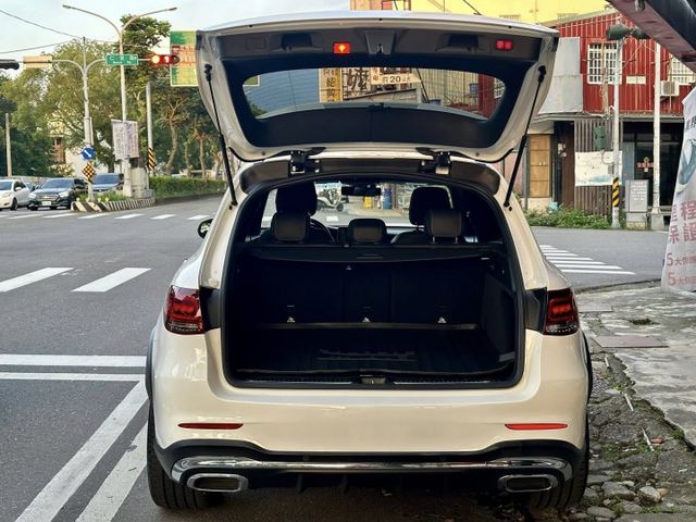 原鈑件認證歡迎索取 有跟車、配備多、AMG點進來看配備表  第7張相片