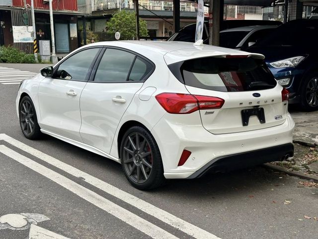 (剛到店認證中漂亮車)LV2自動跟車/B&0音響/HUD抬頭顯示器/APPLE CARPLAY  第4張相片