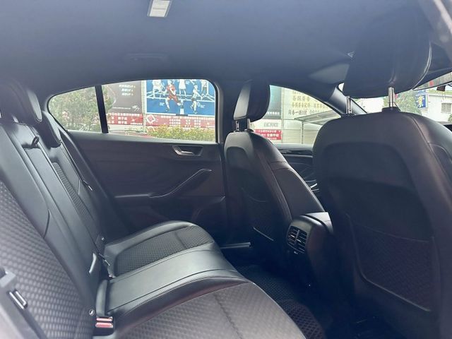 (剛到店認證中漂亮車)LV2自動跟車/B&0音響/HUD抬頭顯示器/APPLE CARPLAY  第14張相片