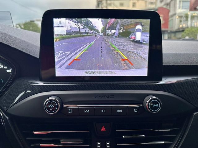 (剛到店認證中漂亮車)LV2自動跟車/B&0音響/HUD抬頭顯示器/APPLE CARPLAY  第16張相片
