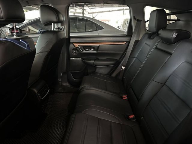 (原鈑件美容中)後視鏡片方向燈流水/全景天窗/自動跟車/ 車道維持/無線充電/盲點/電尾門/免鑰匙  第2張相片