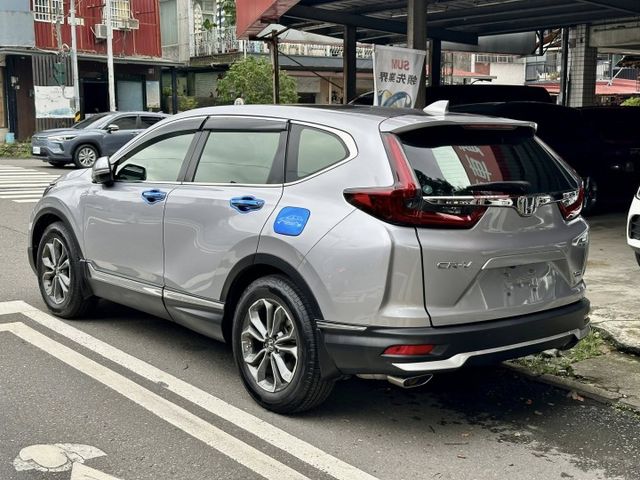 (原鈑件)S版 迎風面、大燈、車頂貼膜/全景天窗/自動跟車/ 車道維持/無線充電/盲點/電尾門/免鑰匙  第5張相片